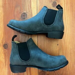 Brand new blundstones ankle boots size 7